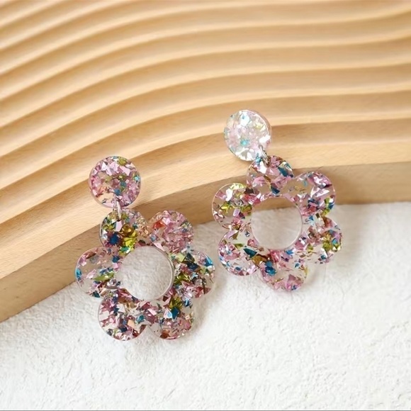 Flower Power Retro 70’s Hollow Flower Acrylic Dangle Earrings - Picture 8 of 11